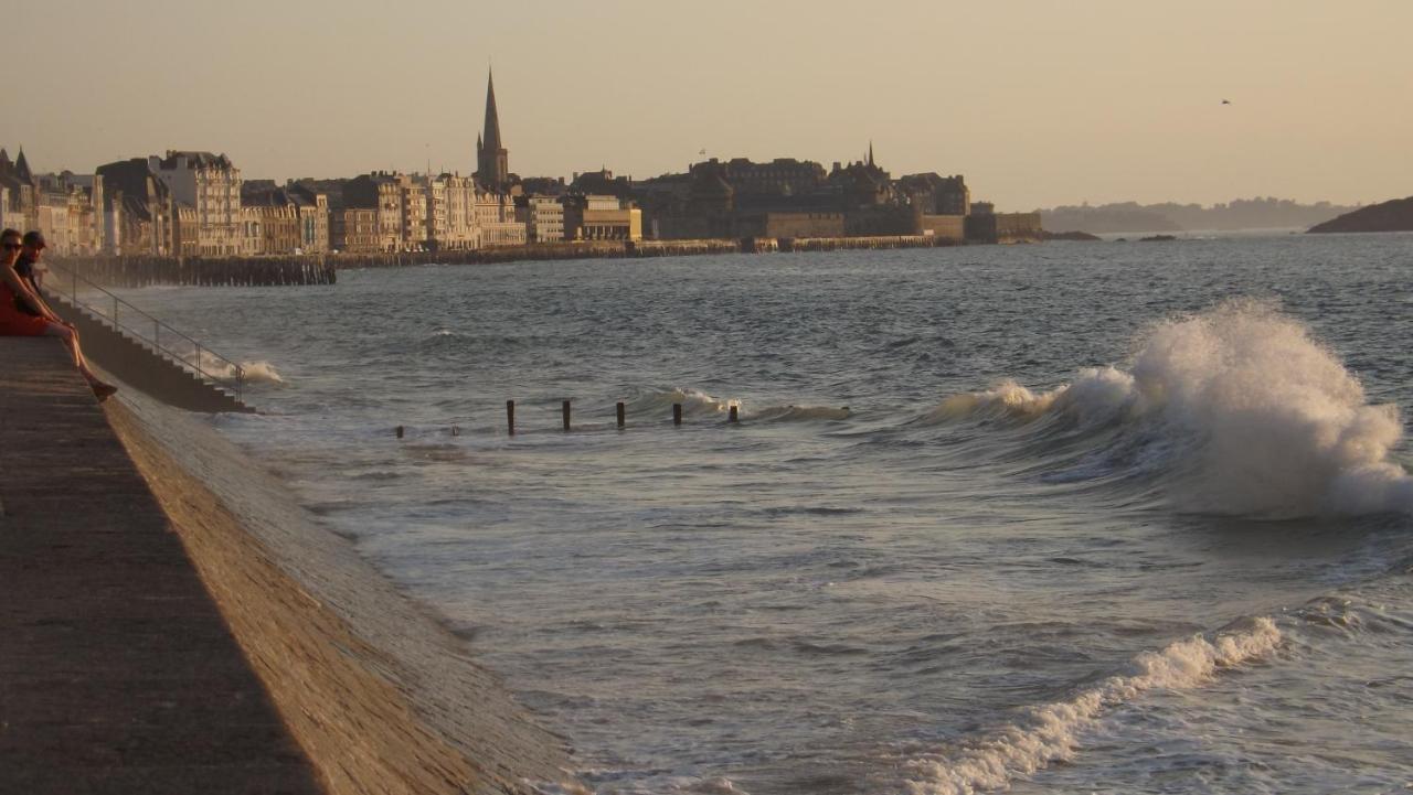 Appartement T2 ,Parking Prive,Terrasse, 10 Mns A Pieds De La Cite Corsaire Et Ses Plages Saint-Malo Dış mekan fotoğraf